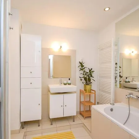 Old Town 2br With View