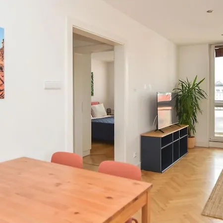 Old Town 2br With View Apartment